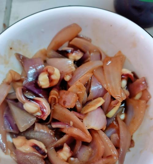 洋葱鱿鱼花的做法是什么？如何快速掌握这道菜的烹饪技巧？