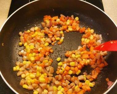 洋葱鸭蛋炒饭的做法是什么？如何做出美味的洋葱鸭蛋炒饭？
