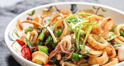 洋葱香菇炒鱿鱼的做法是什么？步骤详解如何做？