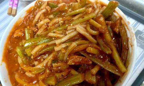 洋葱虾米炒米粉怎么做？步骤和技巧有哪些？