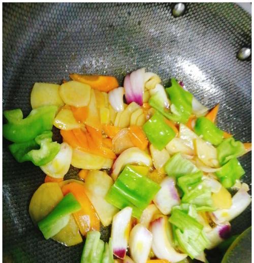 洋葱土豆片儿怎么做？步骤和技巧有哪些？