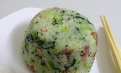 洋葱头拌咸肉菜饭怎么做？步骤和技巧有哪些？