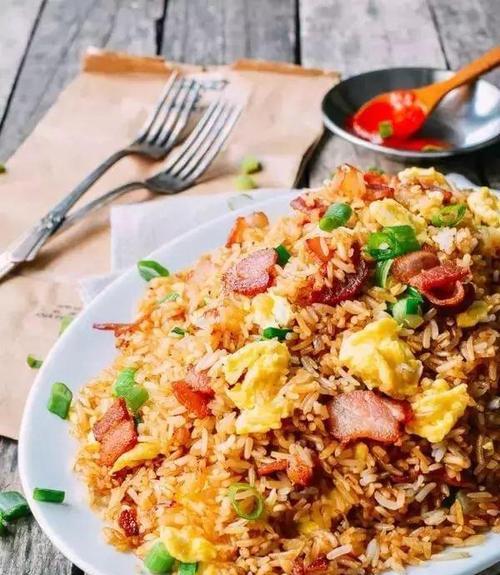 洋葱头拌咸肉菜饭怎么做？步骤和技巧有哪些？