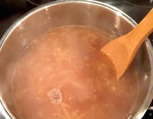 洋葱汤怎么做？有哪些简单易学的洋葱汤食谱？