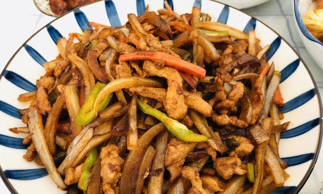 洋葱青椒肉丝怎么做？步骤和技巧有哪些？