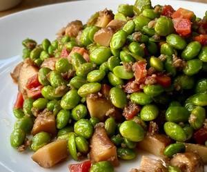 洋葱青豆炒猪皮怎么做？步骤和技巧有哪些？