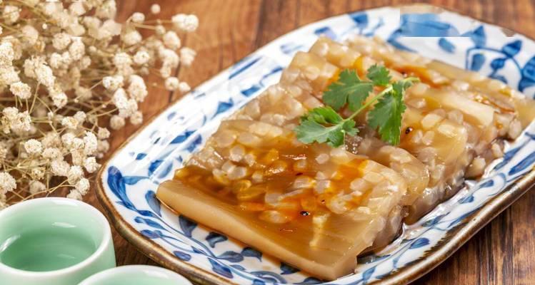 洋葱青豆炒猪皮怎么做？步骤和技巧有哪些？