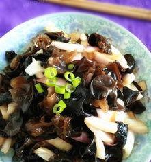 洋葱木耳肉怎么做？有哪些步骤和技巧？