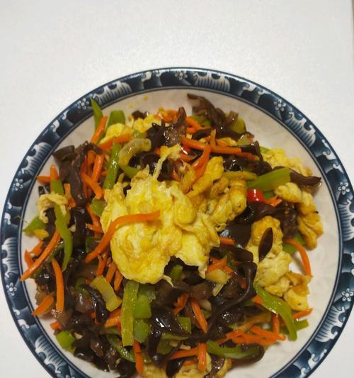 洋葱木耳胡萝卜炒鸡蛋的做法是什么？步骤详解有吗？