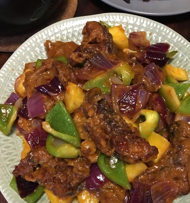 洋葱焖鱼怎么做？步骤和技巧有哪些？