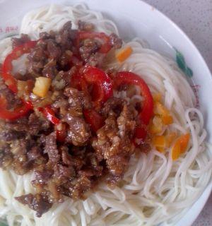 洋葱酱拌面怎么做？有哪些步骤和技巧？
