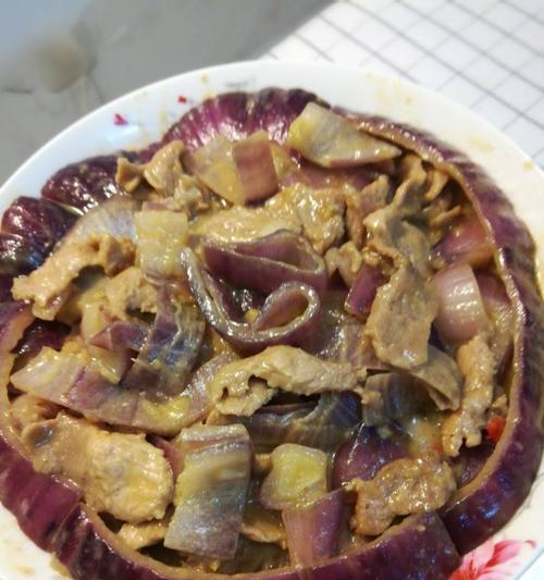 洋葱煎五花肉怎么做？步骤和技巧有哪些？