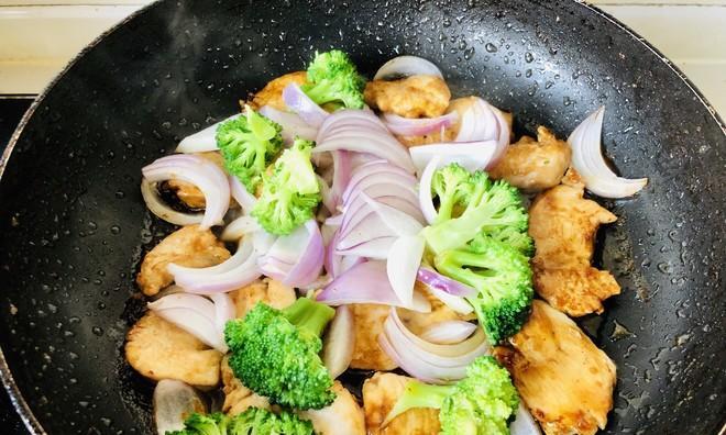 洋葱鸡胸肉怎么做才美味？有哪些步骤和技巧？