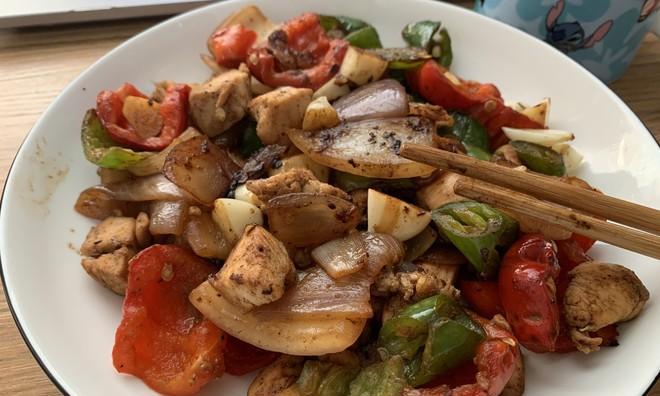洋葱鸡胸肉怎么做才美味？有哪些步骤和技巧？