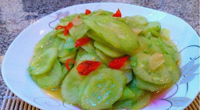 洋葱火腿炒黄瓜的做法是什么？如何快速学会这道家常菜？