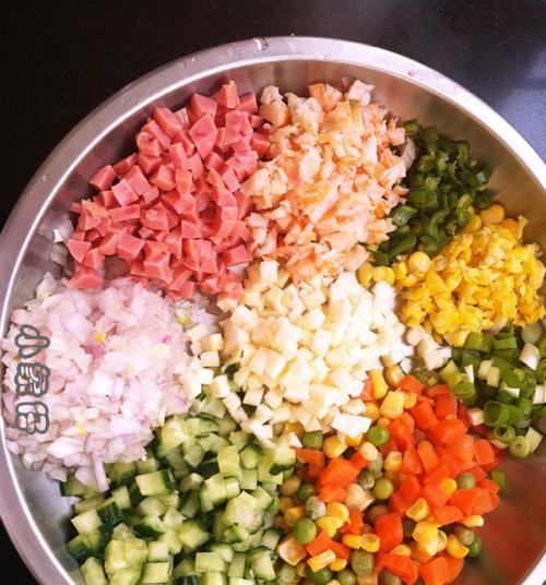洋葱火腿肠蛋炒饭怎么做？步骤和技巧有哪些？