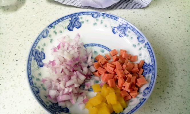 洋葱火腿肠蛋炒饭怎么做？步骤和技巧有哪些？