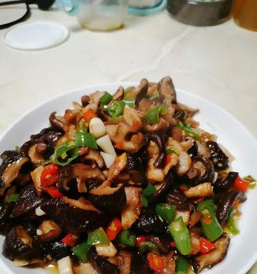洋葱黄瓜小炒肉怎么做？步骤和技巧是什么？