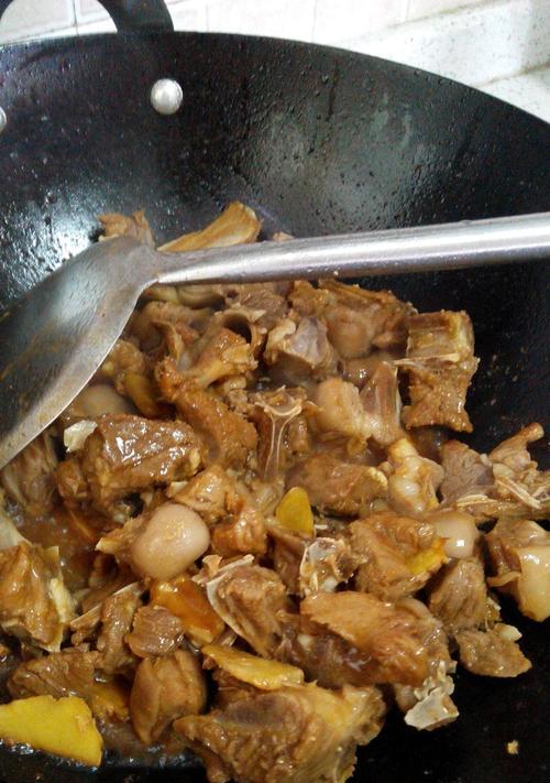 洋葱胡萝卜羊肉煲怎么做？步骤和技巧有哪些？