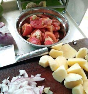 洋葱胡萝卜番茄牛肉汤的做法是什么？如何做出美味的牛肉汤？