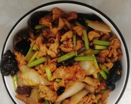 洋葱胡萝卜炒咸肉的做法是什么？步骤详解如何做？
