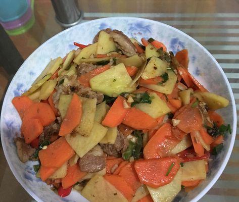 洋葱胡萝卜炒肉的做法是什么？步骤详解如何做？