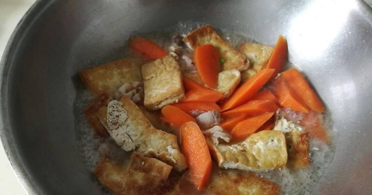 洋葱滚豆腐怎么做？步骤和技巧有哪些？
