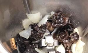 洋葱番茄炒木耳的做法是什么？步骤详解如何做？