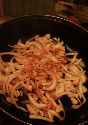 洋葱炒猪肉怎么做才美味？步骤和技巧是什么？