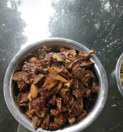 洋葱炒猪肺怎么做？有哪些步骤和技巧？