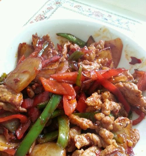 洋葱炒猪肺怎么做？有哪些步骤和技巧？