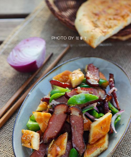 洋葱炒熏肉的做法是什么？如何炒出美味的洋葱熏肉？