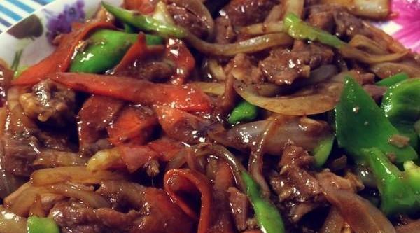 洋葱炒熏肉的做法是什么？如何炒出美味的洋葱熏肉？