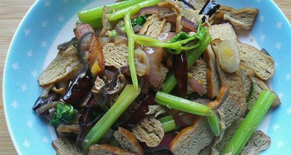 洋葱炒香干怎么做？步骤和技巧有哪些？