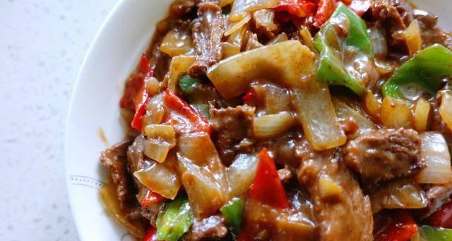 洋葱炒牛肉的做法是什么？如何炒出鲜嫩多汁的牛肉？
