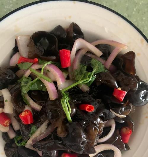 洋葱炒木耳怎么做？步骤和技巧有哪些？