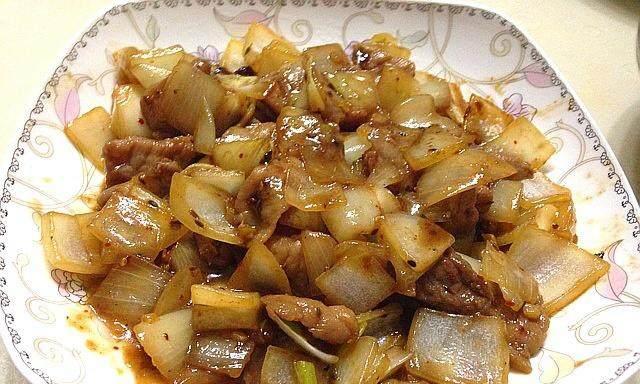 洋葱炒里脊肉怎么做？步骤和技巧有哪些？