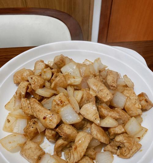 洋葱炒鸡肉的做法是什么？如何做出美味的洋葱炒鸡肉？