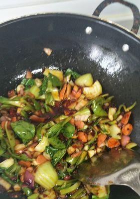 洋葱炒火腿肉怎么做？有哪些步骤和技巧？