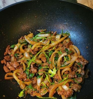 洋葱炒饿胗的做法是什么？如何炒出美味的洋葱炒饿胗？