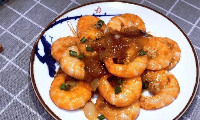 洋葱炒大虾怎么做？步骤和技巧有哪些？