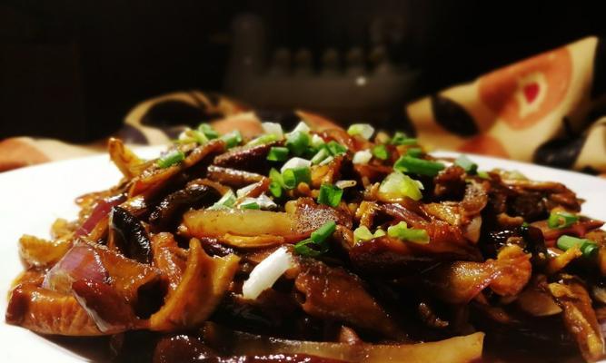 洋葱炒潺菜怎么做？步骤和技巧有哪些？