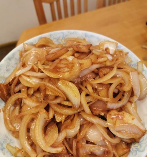 洋葱菜梗炒香肠怎么做？步骤和技巧有哪些？