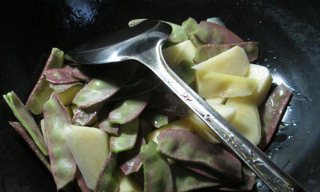 洋扁豆鸡腿饭怎么做？步骤和技巧有哪些？