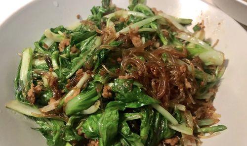 洋白菜炒粉丝怎么做？步骤和技巧有哪些？