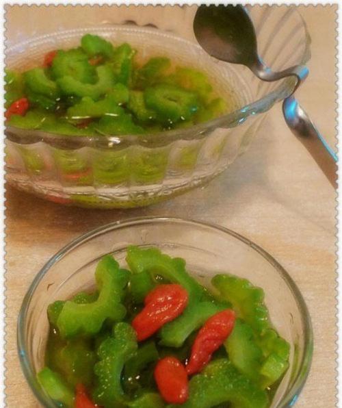 杨梅熬苦瓜的做法是什么？有哪些健康益处？