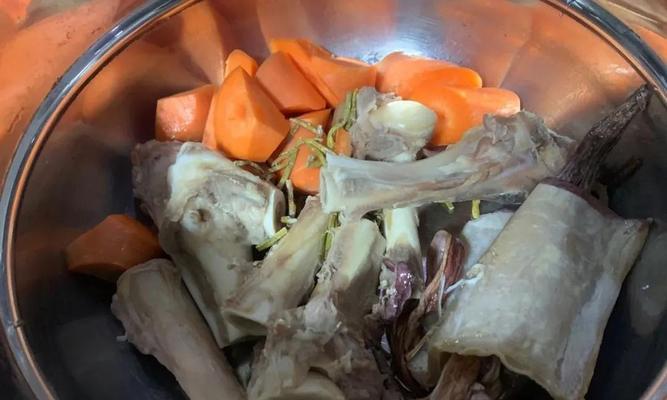羊蝎子胡萝卜汤怎么做？有哪些步骤和技巧？