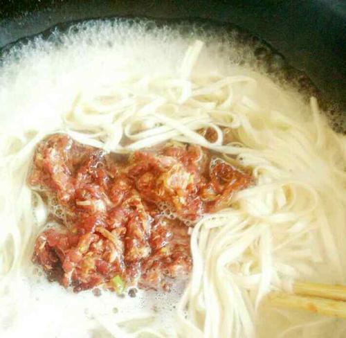 羊肉手擀面怎么做？详细步骤和技巧是什么？