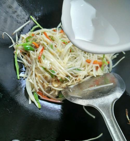 羊肉卷爆炒土豆丝怎么做？步骤和技巧有哪些？