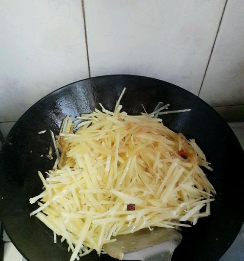 羊肉卷爆炒土豆丝怎么做？步骤和技巧有哪些？